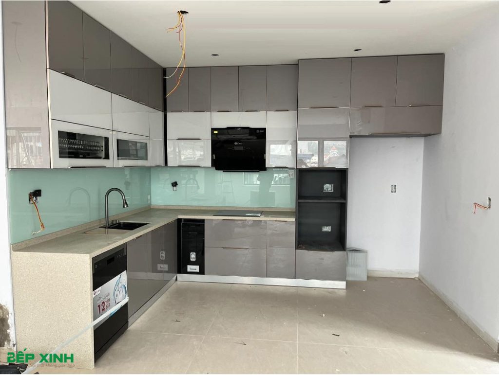 Hoàn thiện Tủ bếp Nhôm cánh kính - Anh Lợi, củ chi